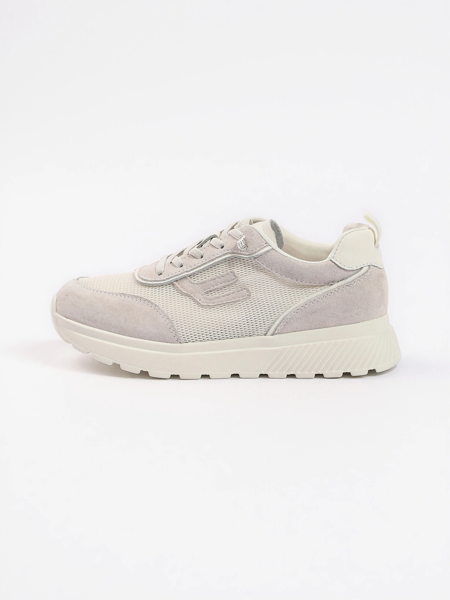 Кроссовки комбинированные белого цвета на низкой подошве